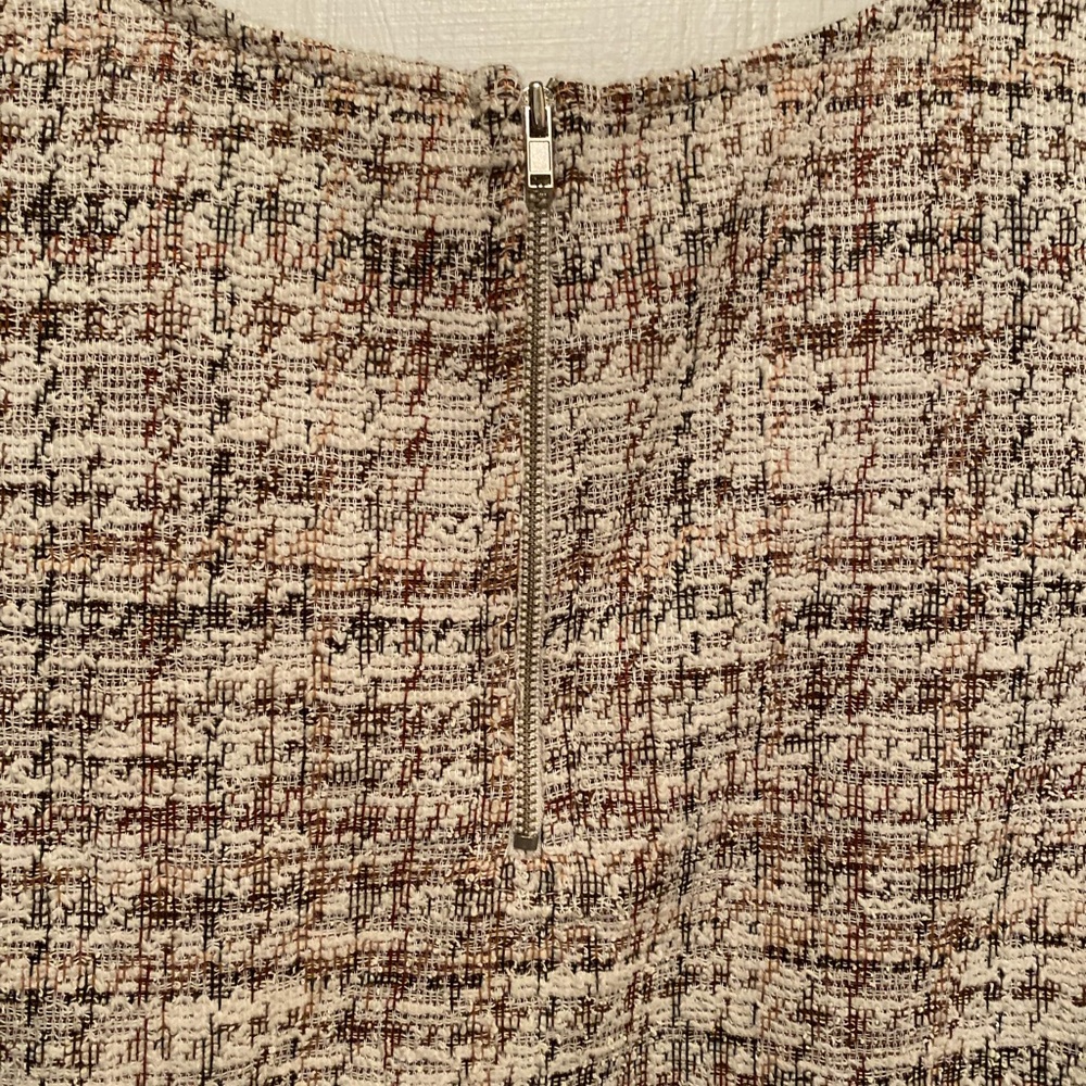 Woven Shell Top with Exposed Zipper and Fringe Detail - Picture 3 of 9